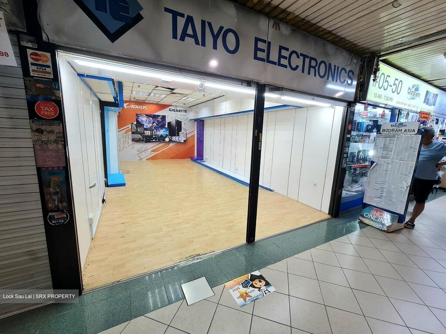 Sim Lim Square (D7), Shop House #572954511